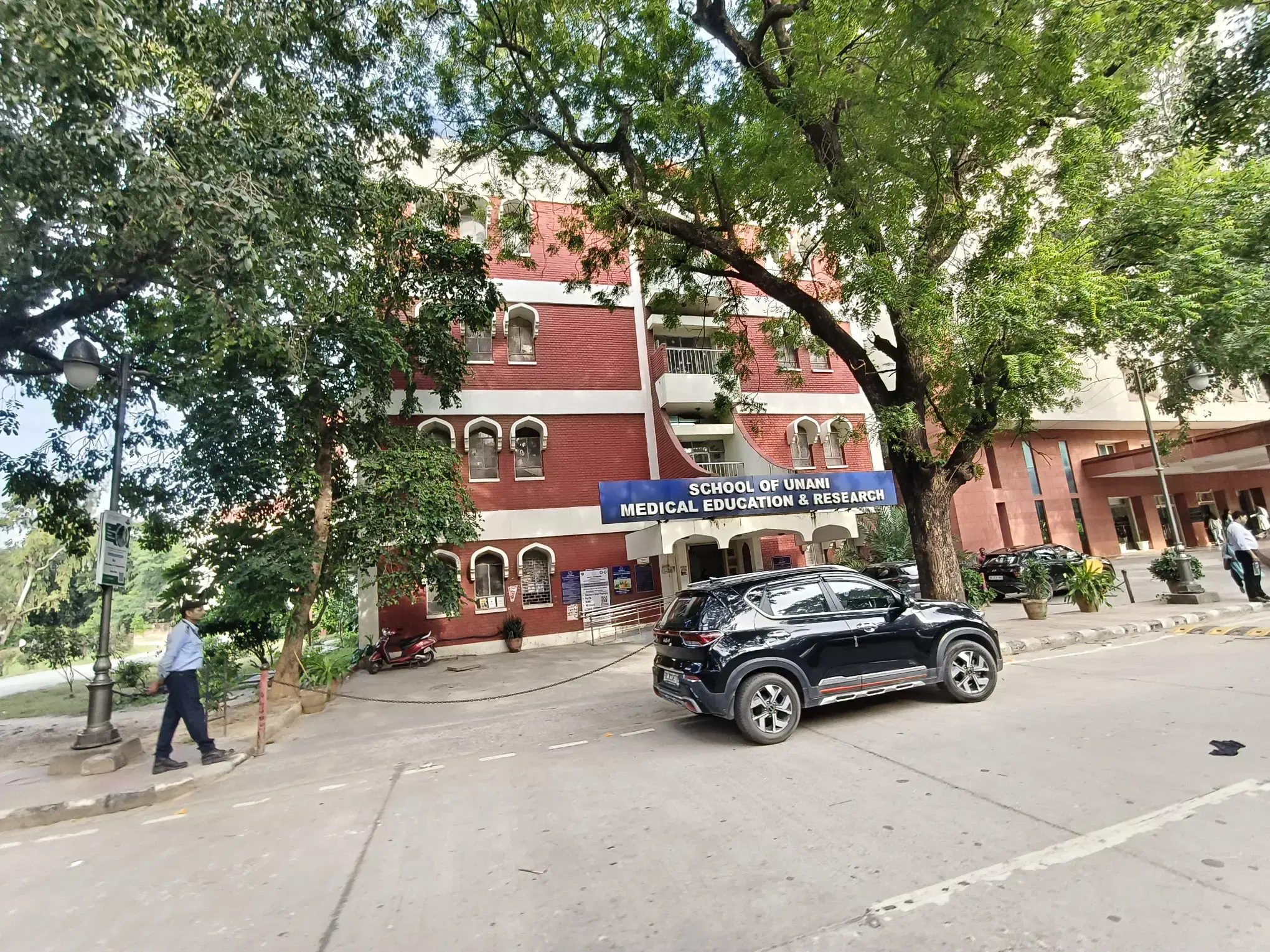 Jamia Hamdard University Delhi Academic Building photo 7